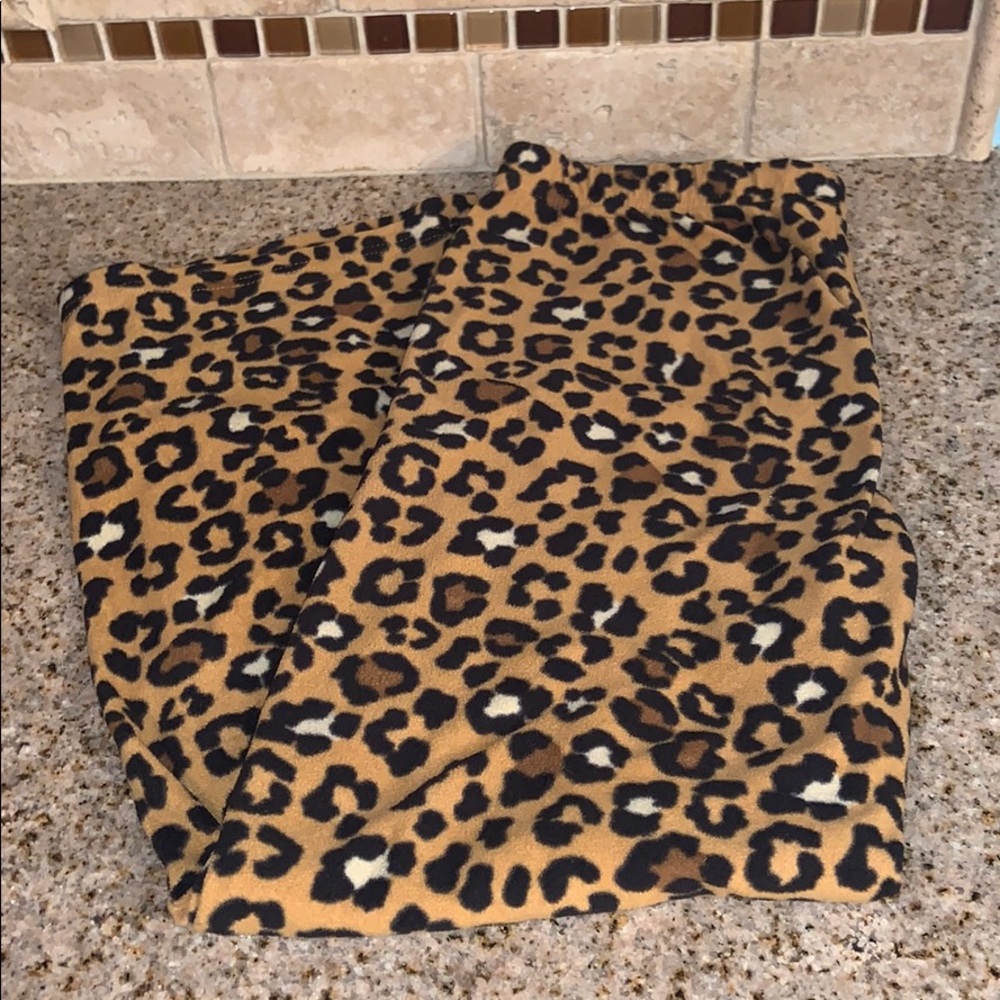 Size medium cheetah pajama pants VERY GOOD…